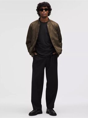 Lululemon Men's Daydrift Relaxed-Fit Pleated Trouser
Regular